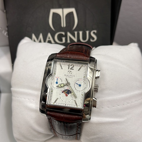 Magnus Torino M112 Automatic Mens Watch NWOT never been used. - Picture 2 of 7